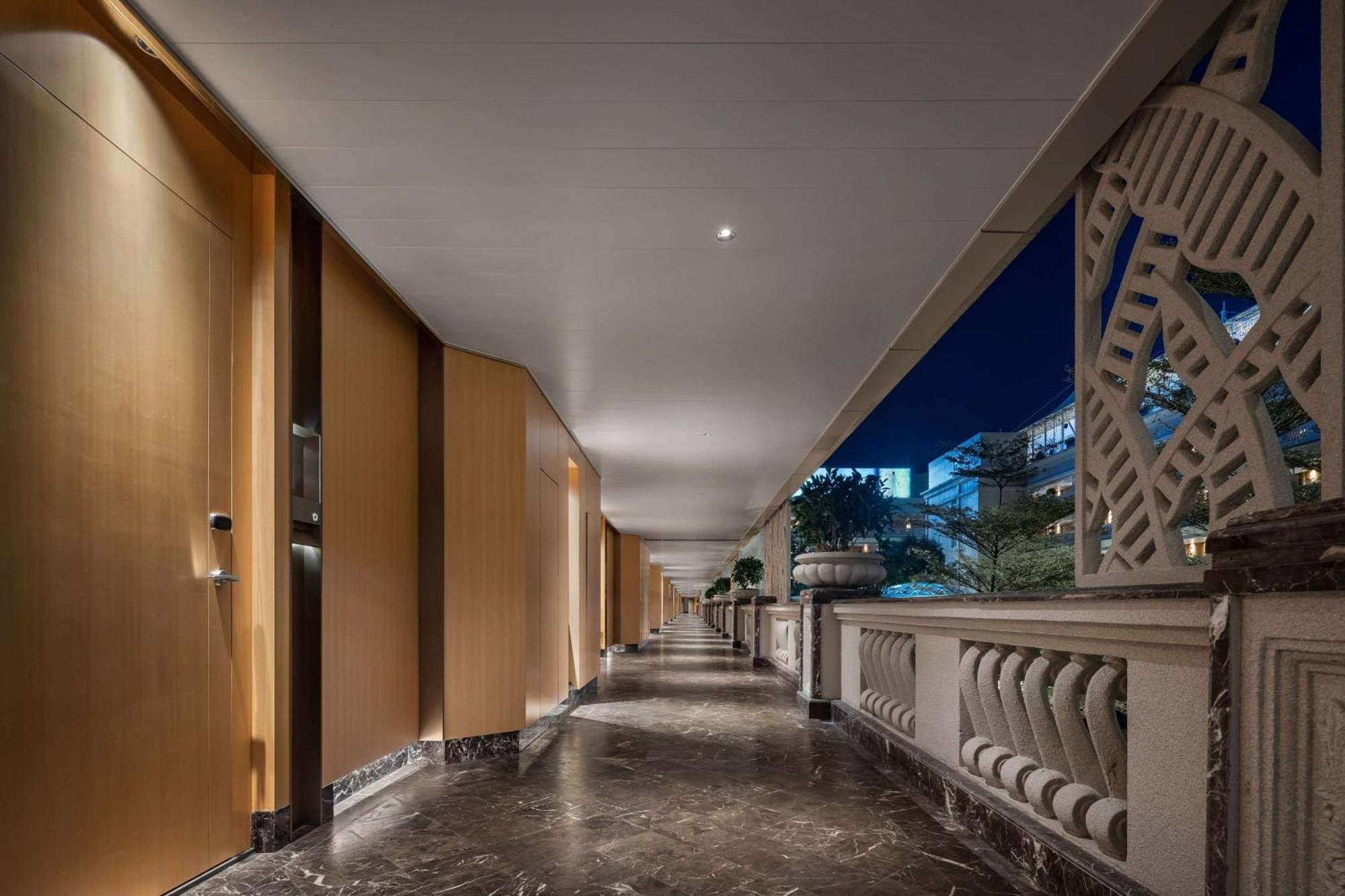 Wyndham Grand Zhaoqing Downtown Hotel Exterior photo