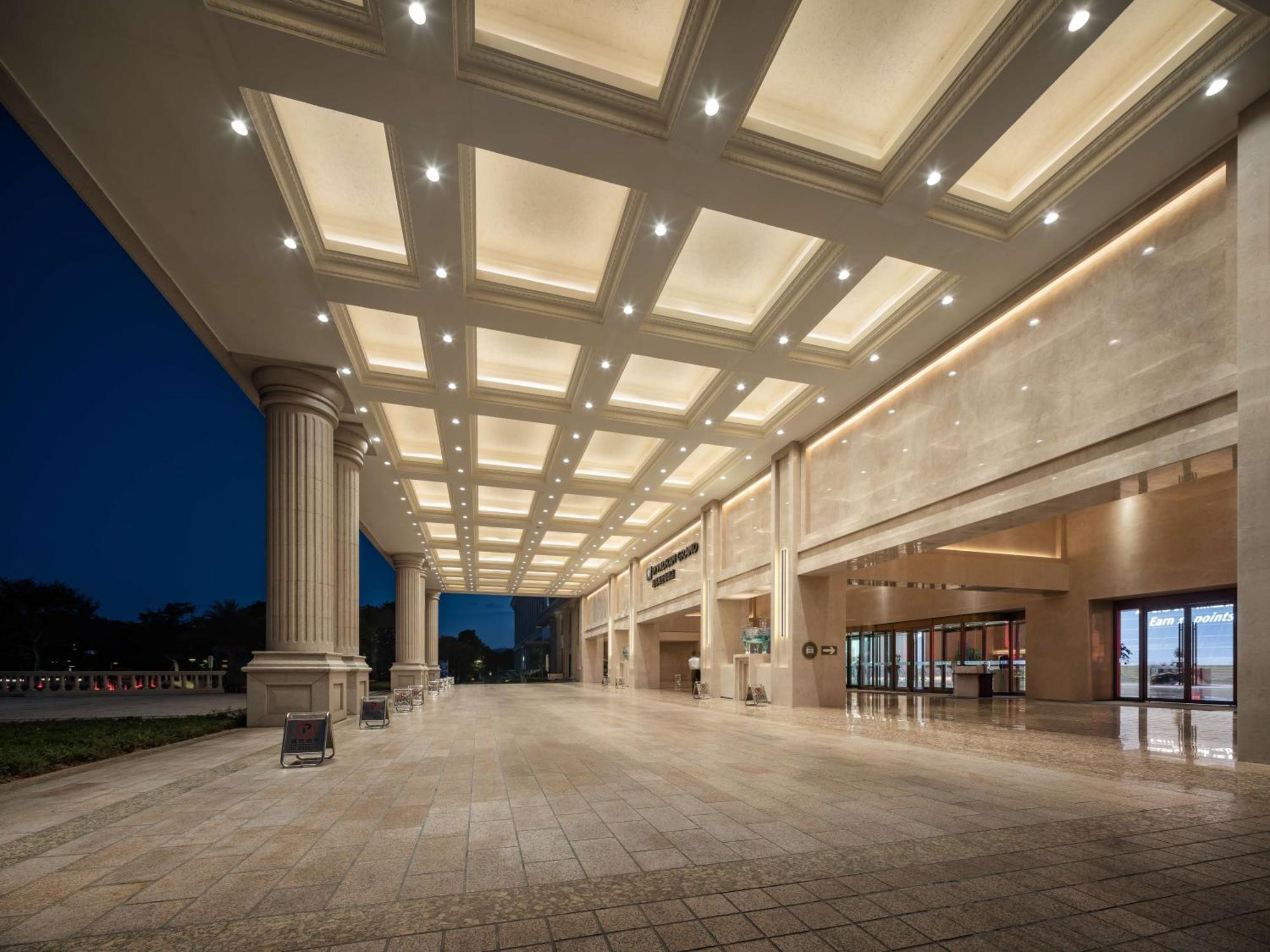 Wyndham Grand Zhaoqing Downtown Hotel Exterior photo